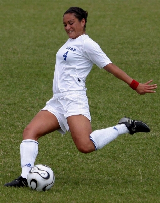 Foto Campo femenino acción fútbol