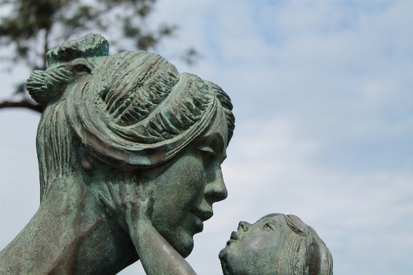 Monument statue child two Photo