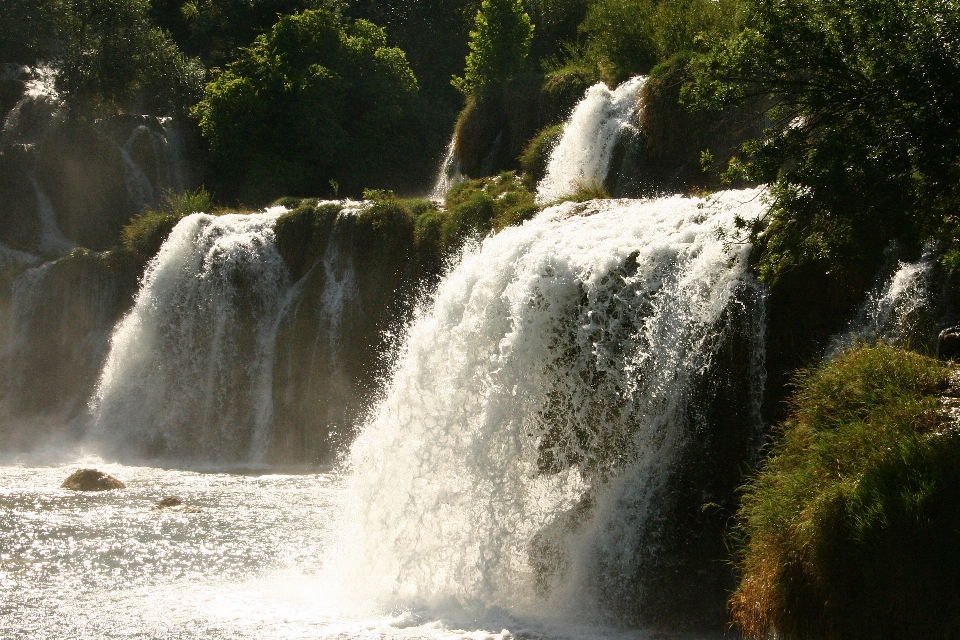 Agua naturaleza cascada sol