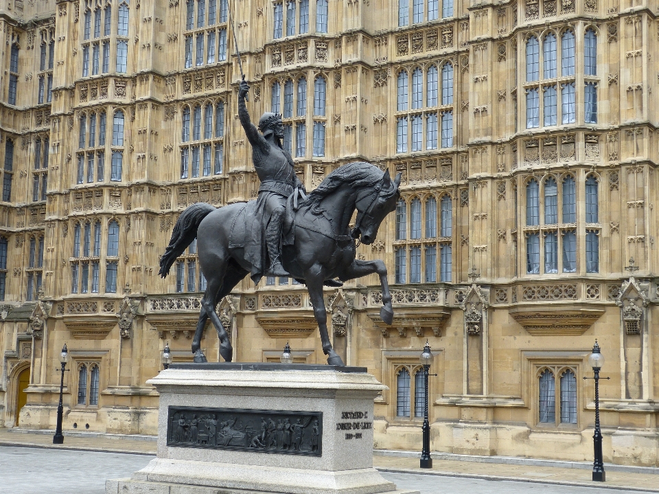 Architecture bâtiment monument statue