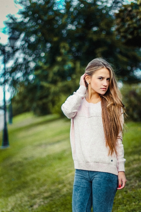 Césped chica mujer cabello