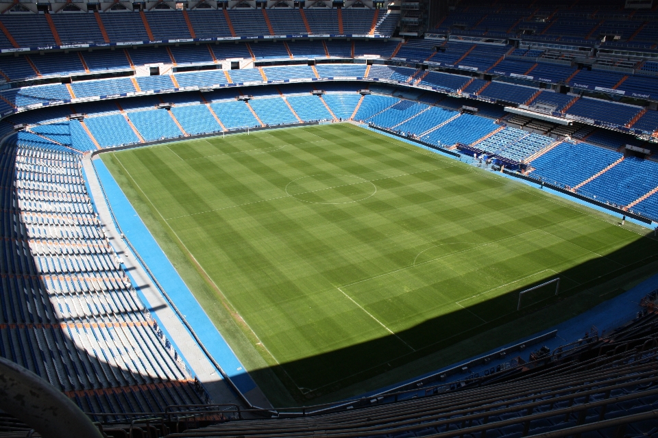 Estructura césped fútbol estadio