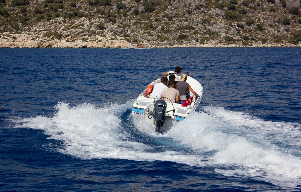 Mar bote ola recreación