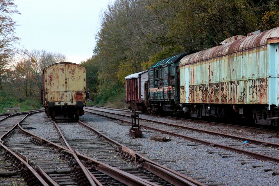 Schiene eisenbahn wagen alt