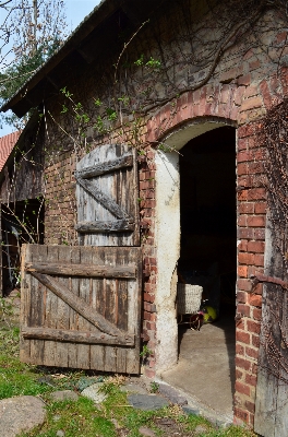 Open wood farm house Photo