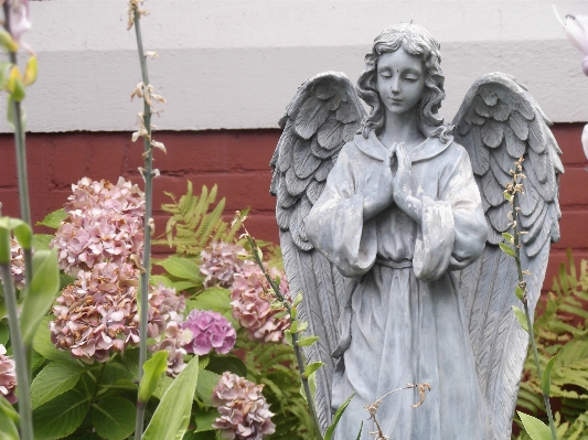 Flower monument statue spring Photo