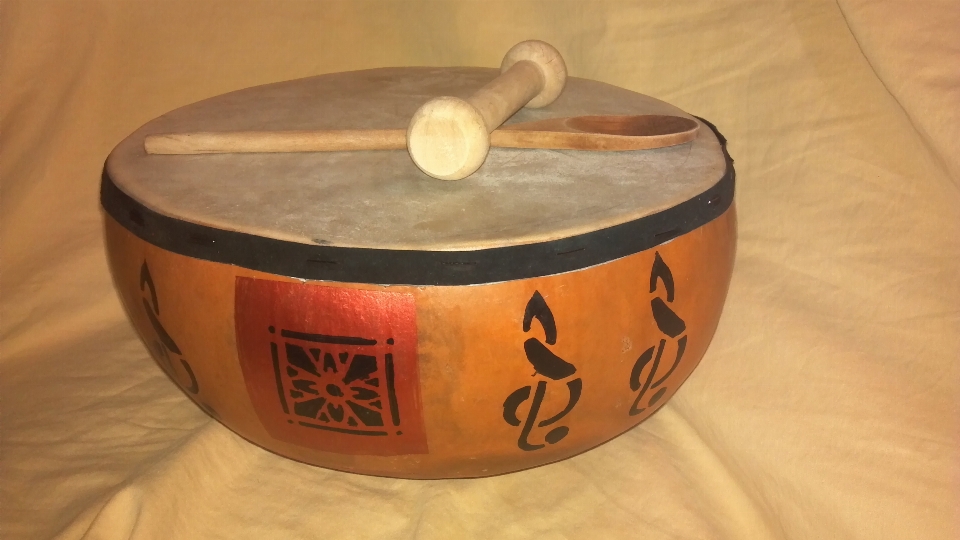 Musik drum alat ketuk