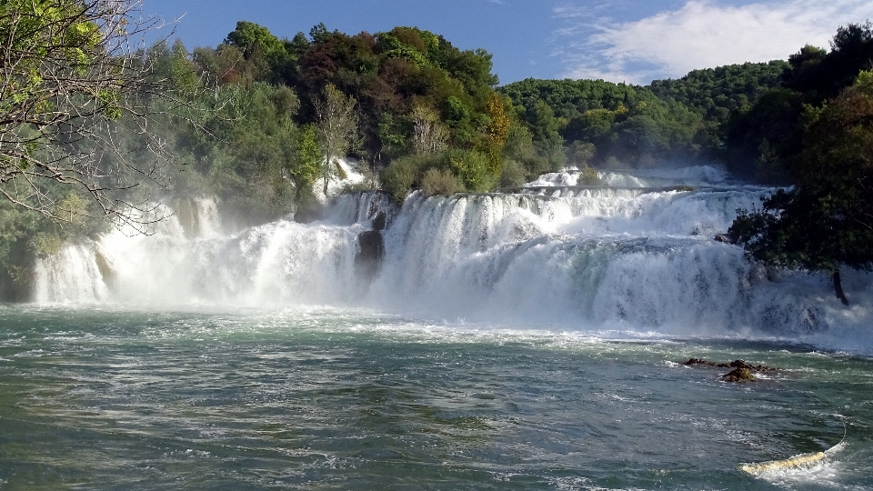 Eau cascade rivière rapide