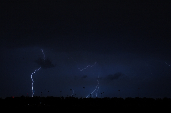 自然 アウトドア 夜 雨 写真