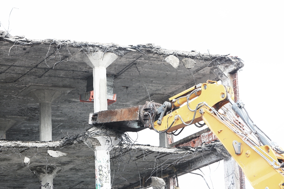 建物 アスファルト
 工事 車両