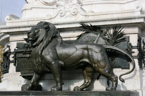 Paris monument statue metal Photo