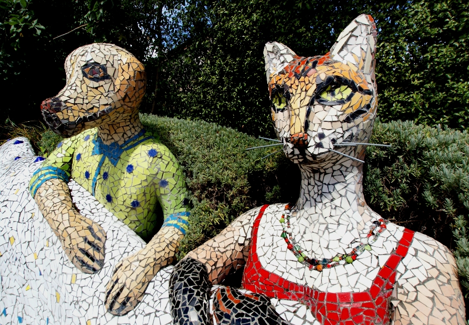 Garden sculpture art illustration