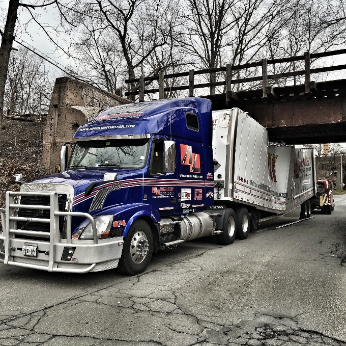 Bridge car asphalt transportation