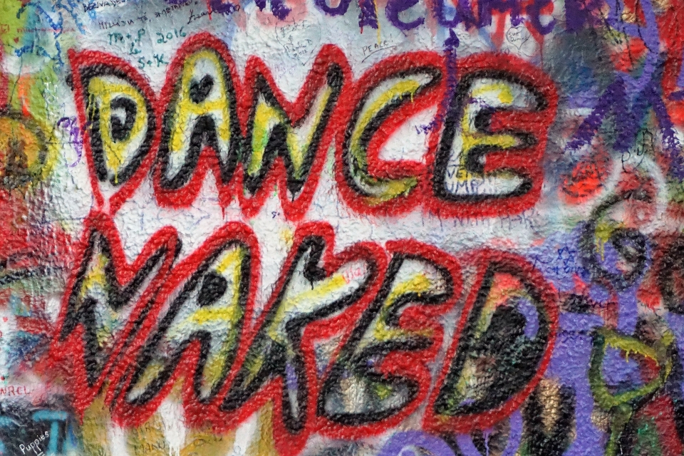 Dance prague graffiti font