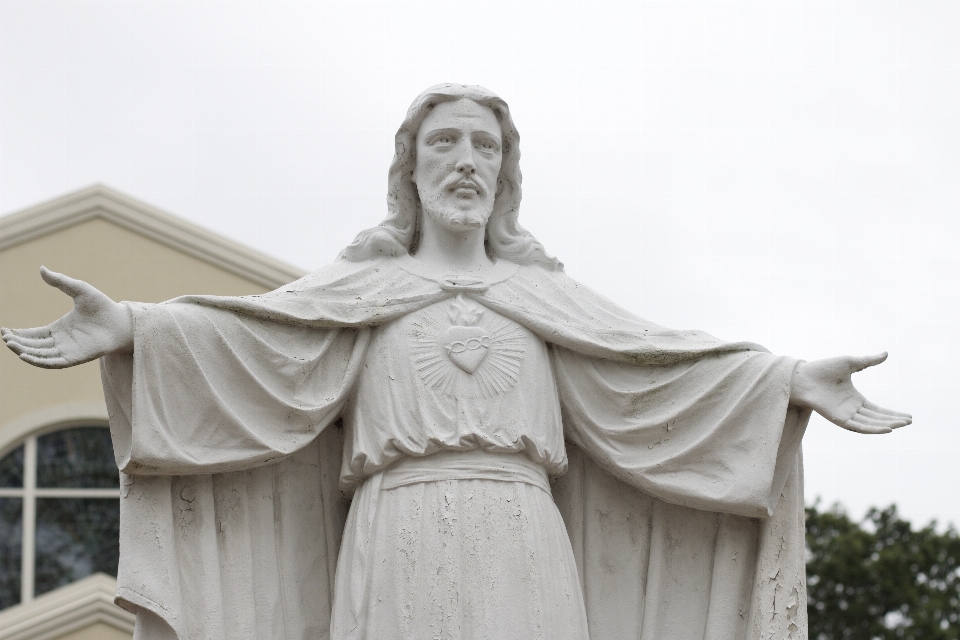 Blanco monumento estatua iglesia