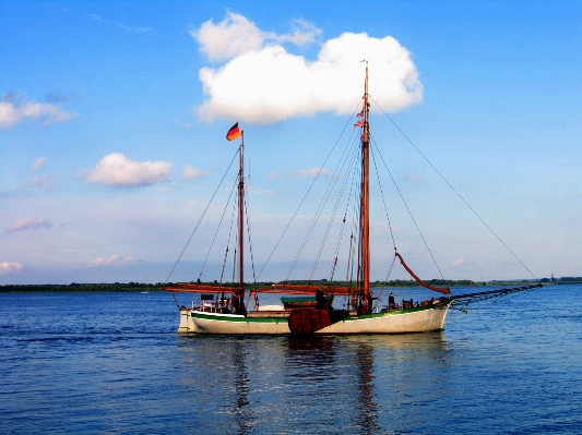 Sea coast water rope Photo