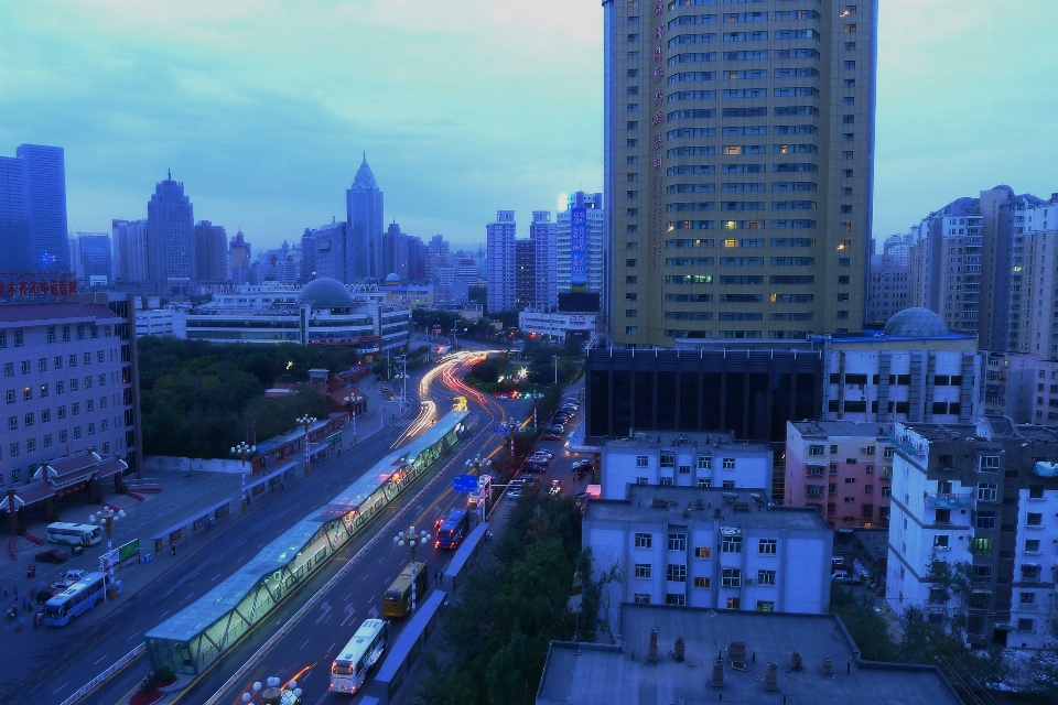 Horizonte noche edificio ciudad