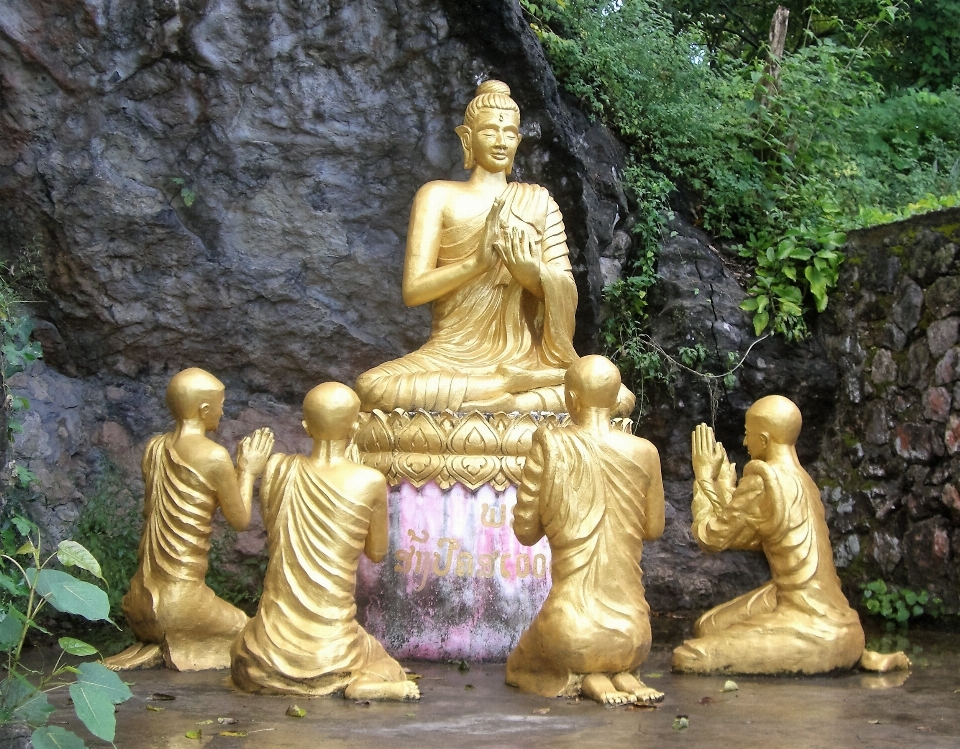 Monumento estátua religião local de culto
