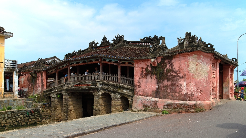 Kota bangunan istana bepergian