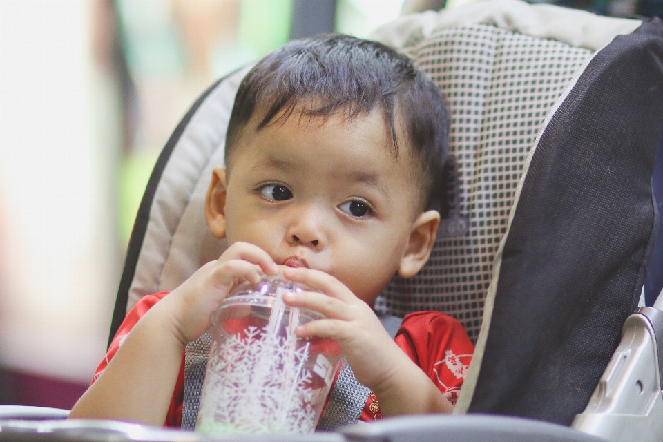 Orang rakyat bermain anak laki-laki