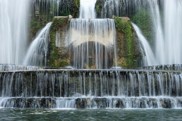 Foto Air terjun taman kastil