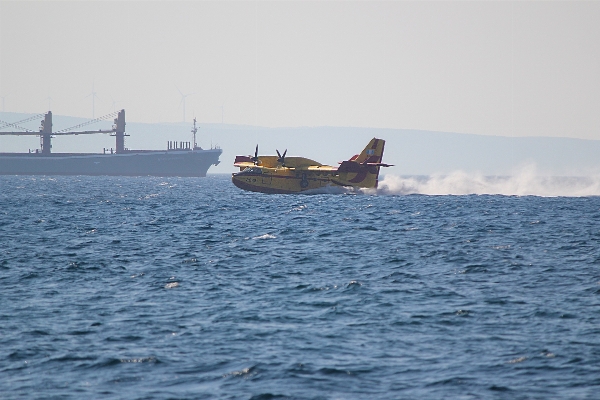 Foto Lanskap laut pesisir kapal