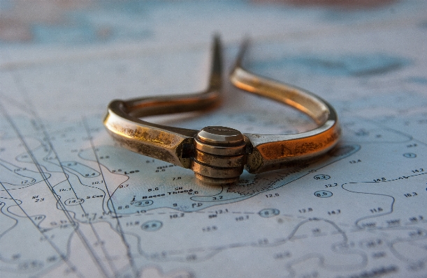 Hand ring metal compass Photo