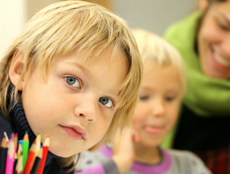 Person menschen spielen junge