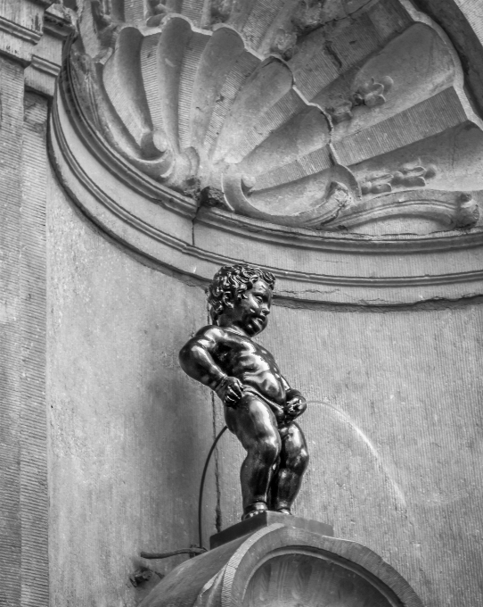 Black and white architecture monument statue