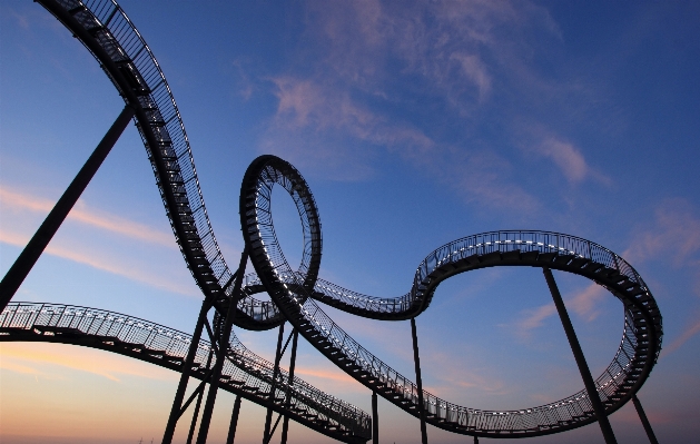 Foto Céu roda lazer parque de diversões
