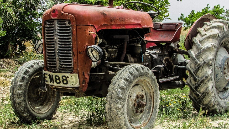 Car tractor antique wheel