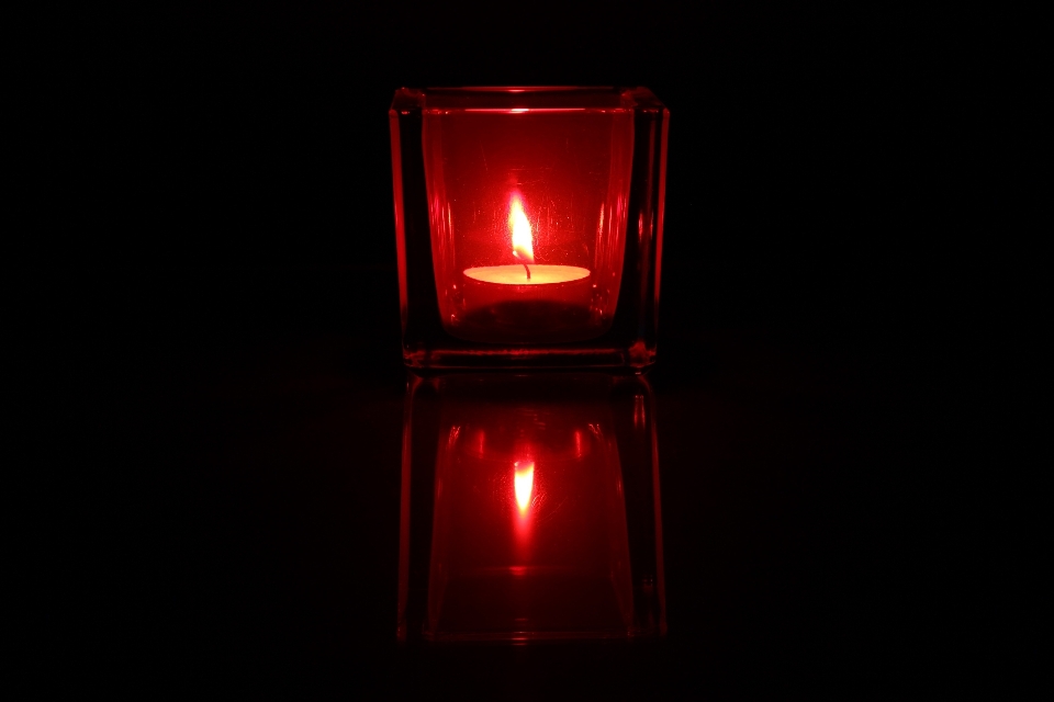 Luz lanterna vermelho escuridão
