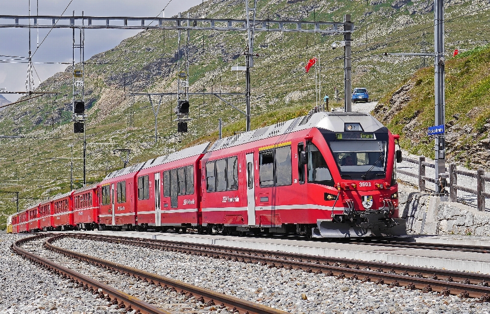 Acompanhar estrada de ferro trem transporte