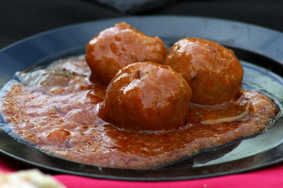 Restoran piring makanan menghasilkan