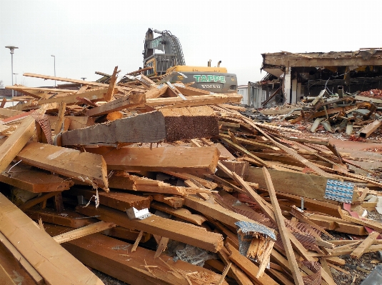 Foto Kayu menghancurkan bahan hancur