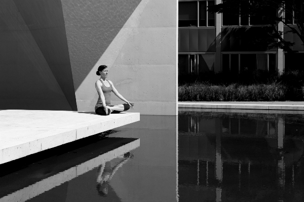 Light black and white architecture girl Photo