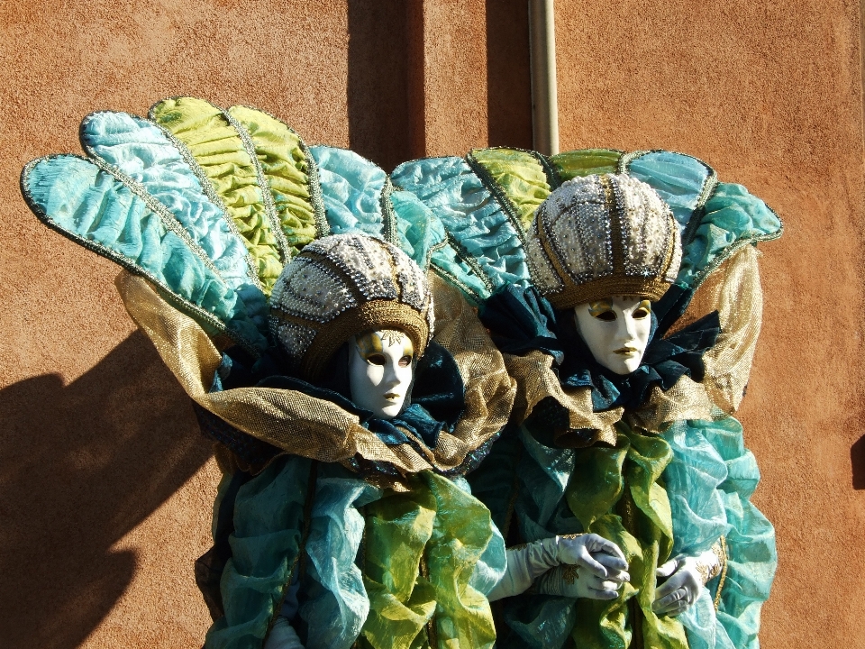 Green carnival couple italy