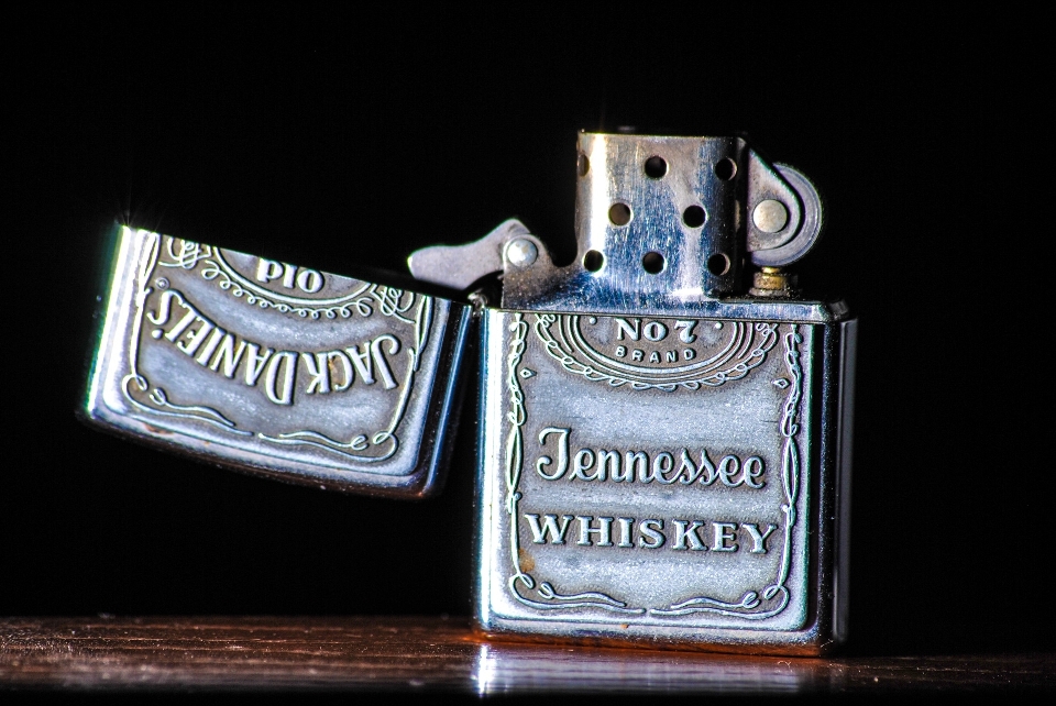 Métal bijoux argent zippo
