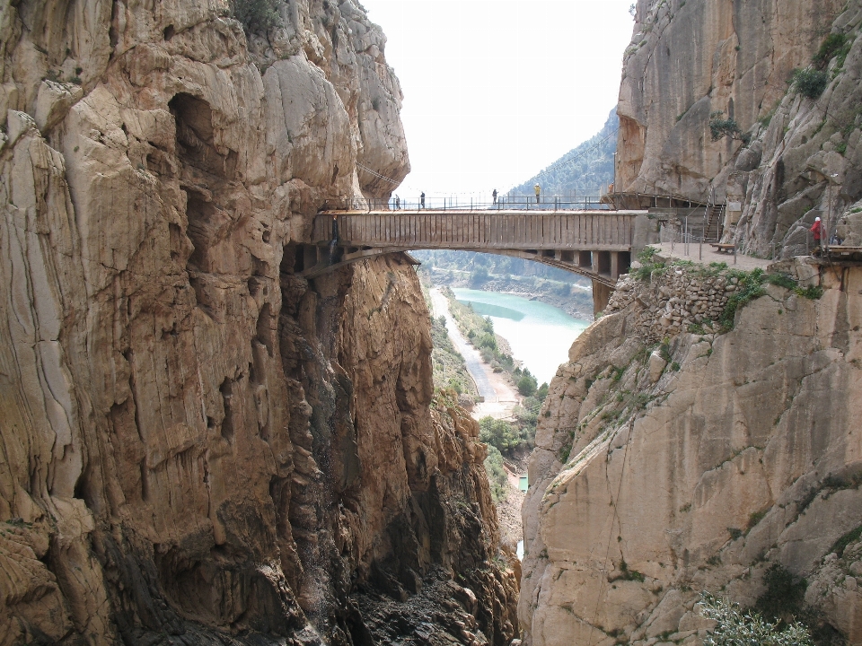 Chemin rock montagne pont