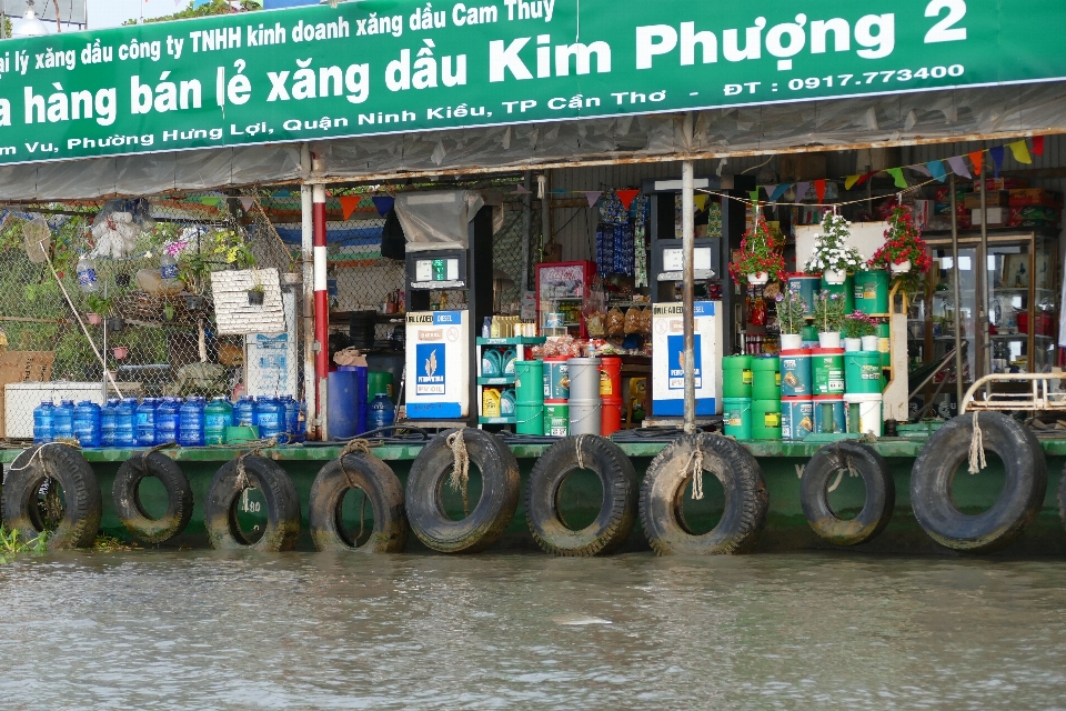 Air sungai mengirimkan mengangkut