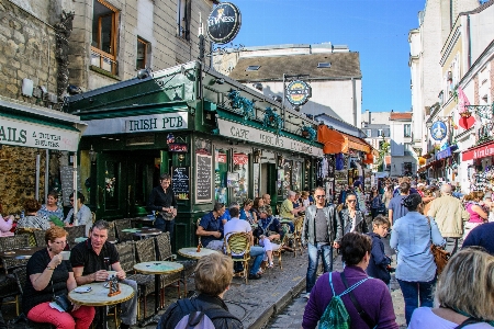 Foto Rakyat jalan kota paris