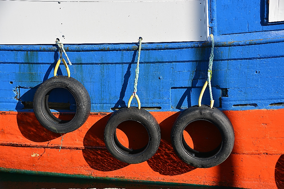 Mar bote rueda transporte