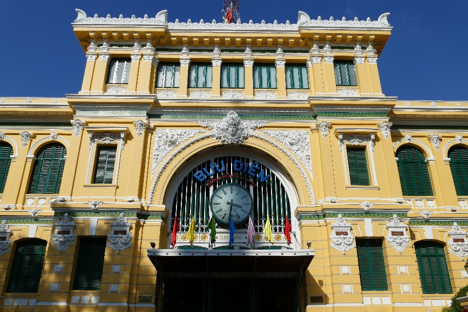 Poste
 architecture horloge bâtiment