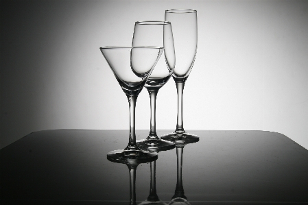 Table water black and white glass Photo