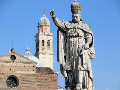 Foto Monumento statua punto di riferimento italia