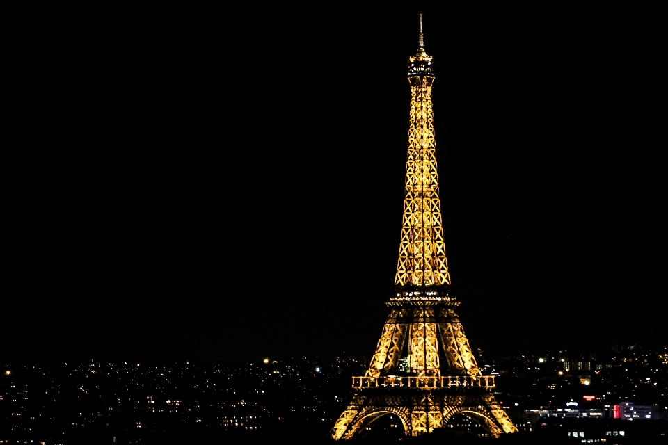 Orizzonte notte città torre eiffel