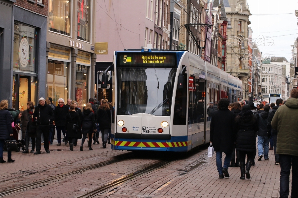 Peatonal tren tranvía transporte