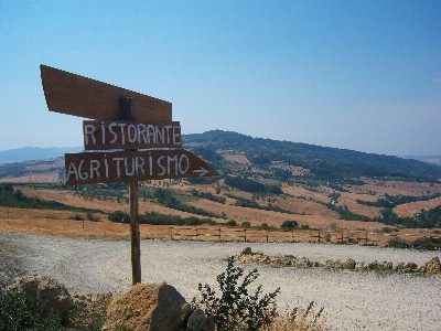 Foto Paesaggio natura selvaggia
 montagna collina