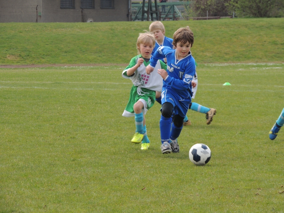 Spiel spielen fußball spieler