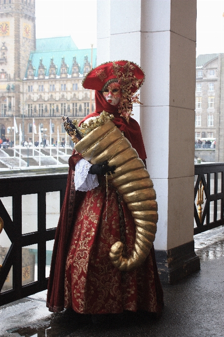 Woman monument statue red